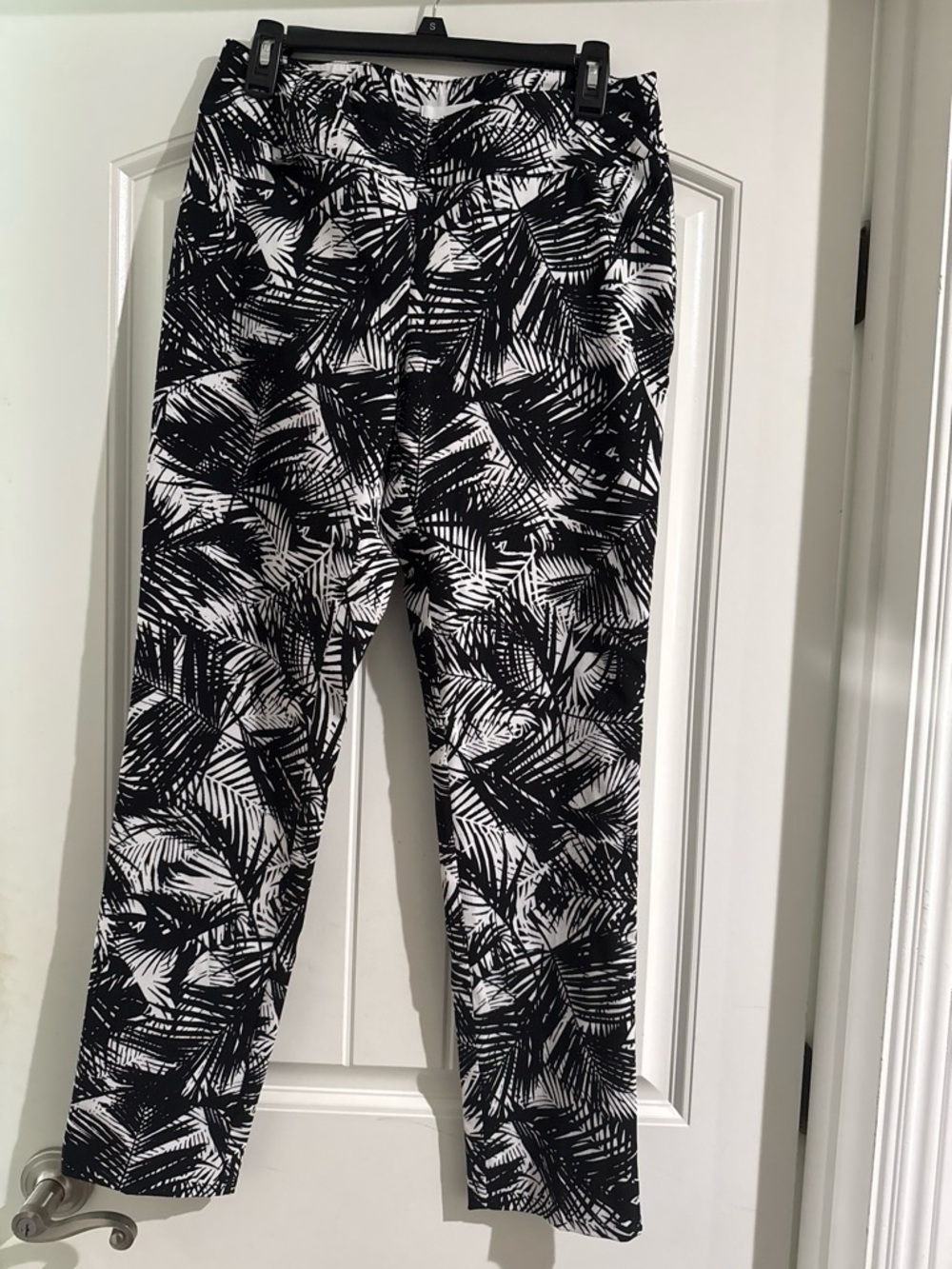 Black & White Palm-Print Pants